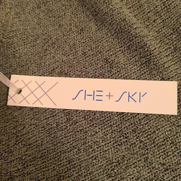 She + Sky Womens NWT Sage Green V-Neck Sweater Large - Picture 6 of 11